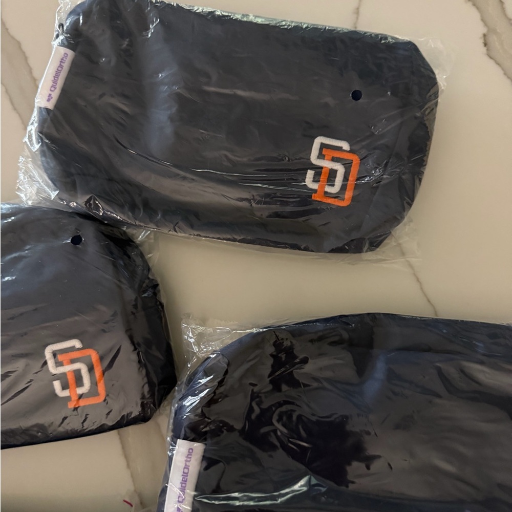 SD Padres navy crossbody - Picture 6 of 9